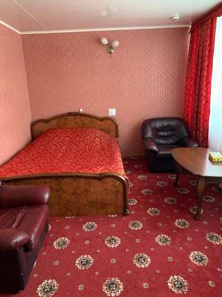 Гостиница  Комильфо Самара Двухместный номер с 1 кроватью и собственной ванной комнатой-2