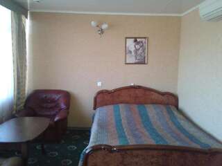 Гостиница  Комильфо Самара Двухместный номер с 1 кроватью и собственной ванной комнатой-10