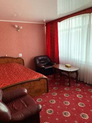 Гостиница  Комильфо Самара Двухместный номер с 1 кроватью и собственной ванной комнатой-4